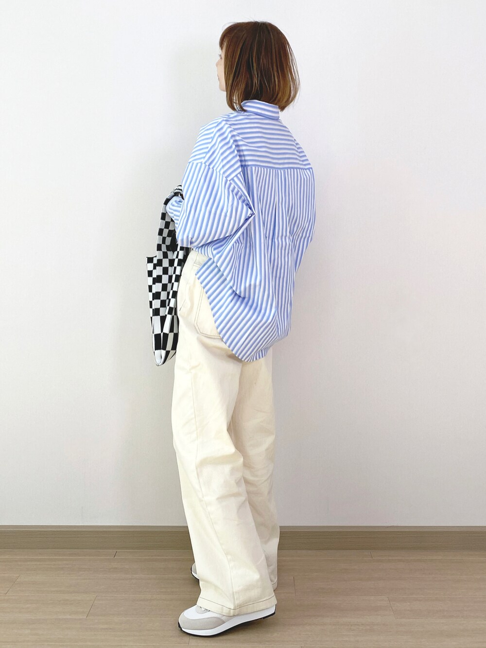 「ootd、休闲、シンプル、シンプルコーデ、パンツスタイル、シャツスタイル、カジュアル、カジュアルコーデ、お洒落さんとつながりたい」｜「DZのアイテム（シャツ/ブラウス、ブルー系）」を使った、喵喵小桃さん（レディース・160cm）の春コーディネートの3枚目の写真