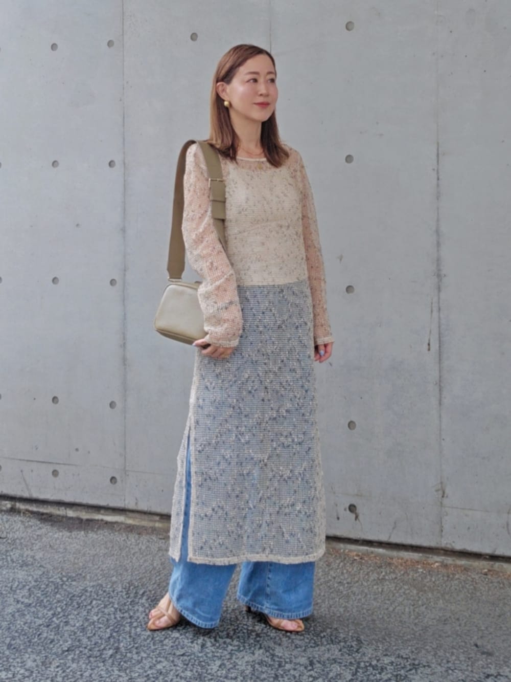 「レイヤードスタイル、メッシュ、サンダル、シンプルコーデ、オトナ女子、ベージュ、お出かけコーデ、ママコーデ、ママファッション」｜「LIANのミックスメッシュシアーワンピース（ワンピース、ホワイト系）」を使った、NICOさん（レディース・158cm）の春コーディネートの2枚目の写真