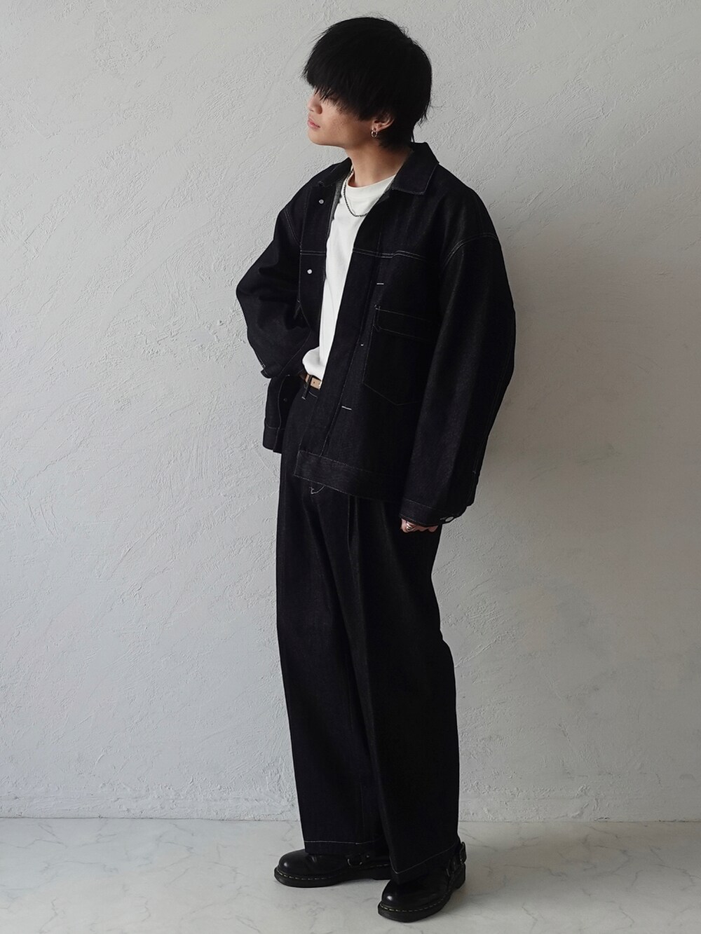 「WYM、春服みてみて、シンプルコーデ、大人コーデ、革靴、デニム、きれいめカジュアル、ラフ、春コーデ、ビッグシルエット、セットアップ、休日スタイル、モード」|「WYM LIDNMの【WYM LIDNM】HEAVY WEIGHT OVERSIZED LS-TEE(Tシャツ/カットソー、グレー系)」を使った、xMe1x / めいさん(メンズ・177cm)の春コーディネートの2枚目の写真