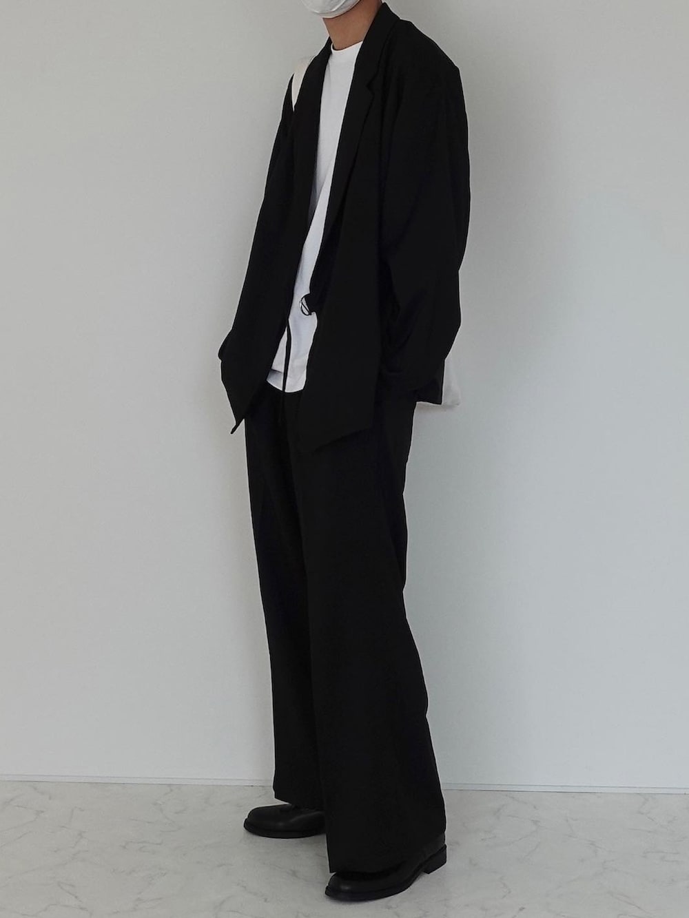 「WYM LIDNMの【WYM LIDNM】HEAVY WEIGHT BASIC BIG-TEE/カットソー（Tシャツ/カットソー、ホワイト系）」を使った、xMe1x / めいさん（メンズ・177cm）の秋コーディネートの3枚目の写真