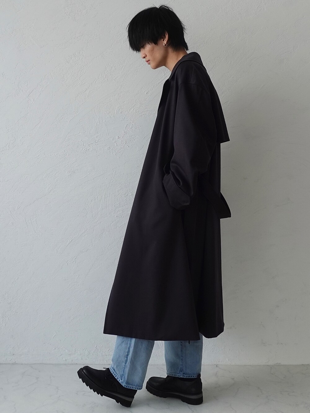 「春コーデ、私の推しブランド、LIDNM、WYM、デニムパンツ、ラフ、ブルー、ボーダー、きれいめカジュアル、トレンチコート」｜「WYM LIDNMの【WYM LIDNM】BORDER WIDE  L/S-TEE（Tシャツ/カットソー、ホワイト系）」を使った、xMe1x / めいさん（メンズ・177cm）の冬コーディネートの2枚目の写真