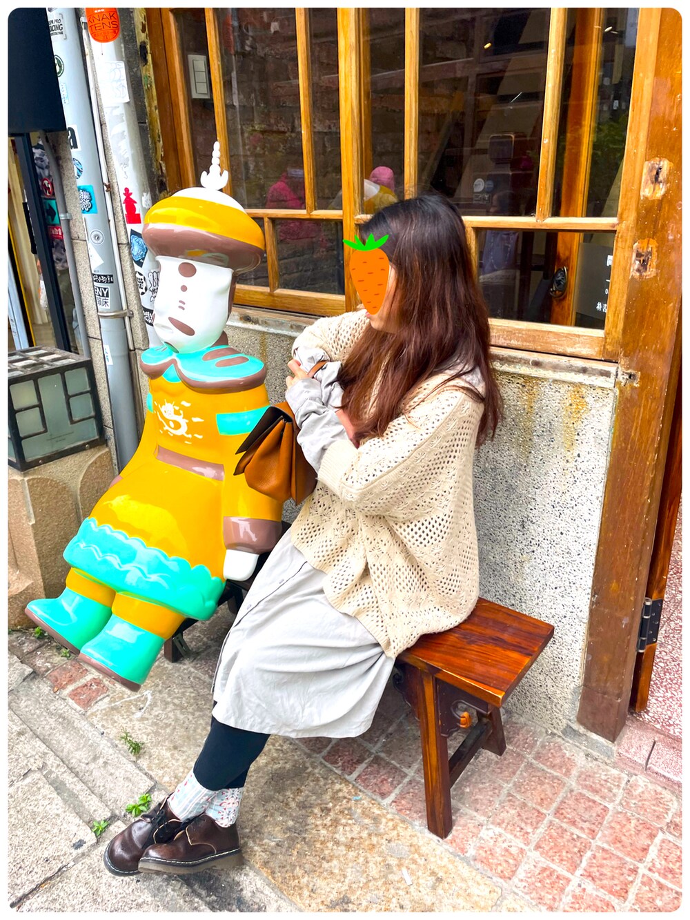 「FURLAのFURLA EMMA S TOP HANDLE（ハンドバッグ、ブラウン系）」を使った、赤Kさん（レディース・160cm）の春コーディネートの2枚目の写真