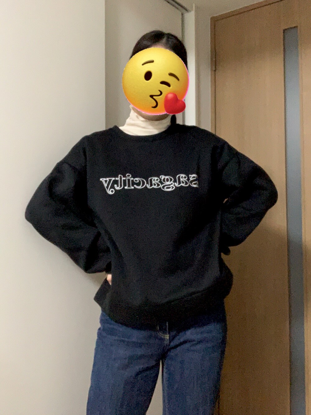 「カジュアルコーデ、シンプル、パンツコーデ、タートルネック、タートルネックカットソー、ハイネック、ハイネックトップス、ハイネックシアートップス、シースルー、シースルートップス、スウェット、インナー、チュール、アイボリー、韓国ファッション」｜「SHEINのアイテム（スウェット、ブラック系）」を使った、shihoさん（レディース・163cm）の冬コーディネートの2枚目の写真