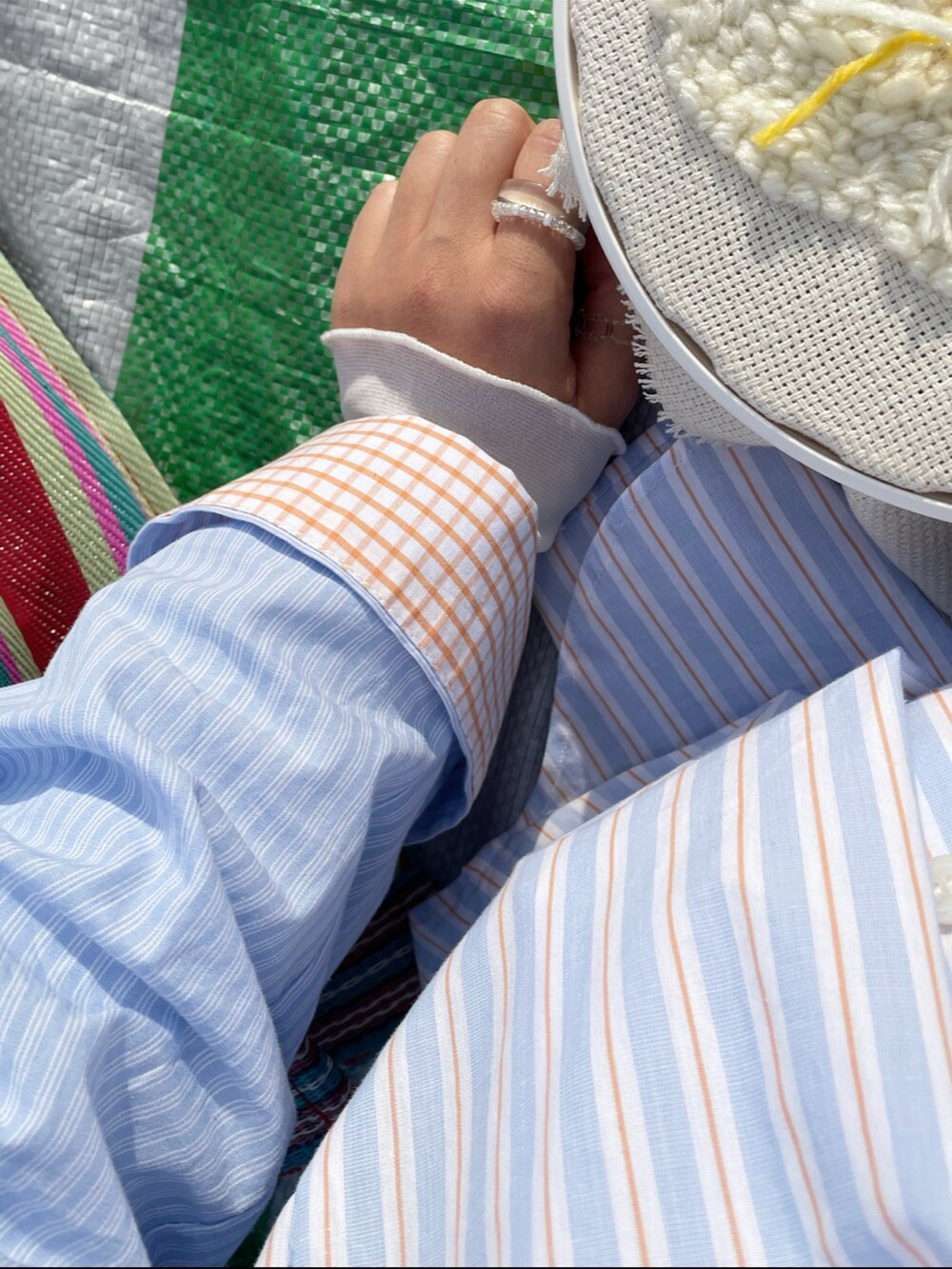 「シャツスタイル、春、休日コーデ、おしゃれさんと繋がりたい、ootd、パステル映える春、グルカサンダル、ストライプシャツ、ストライプ、ZARA、ZARAコーデ、春コーデ」｜「ZARAのアイテム（シャツ/ブラウス、ブルー系）」を使った、mifuさん（レディース・156cm）の春コーディネートの2枚目の写真