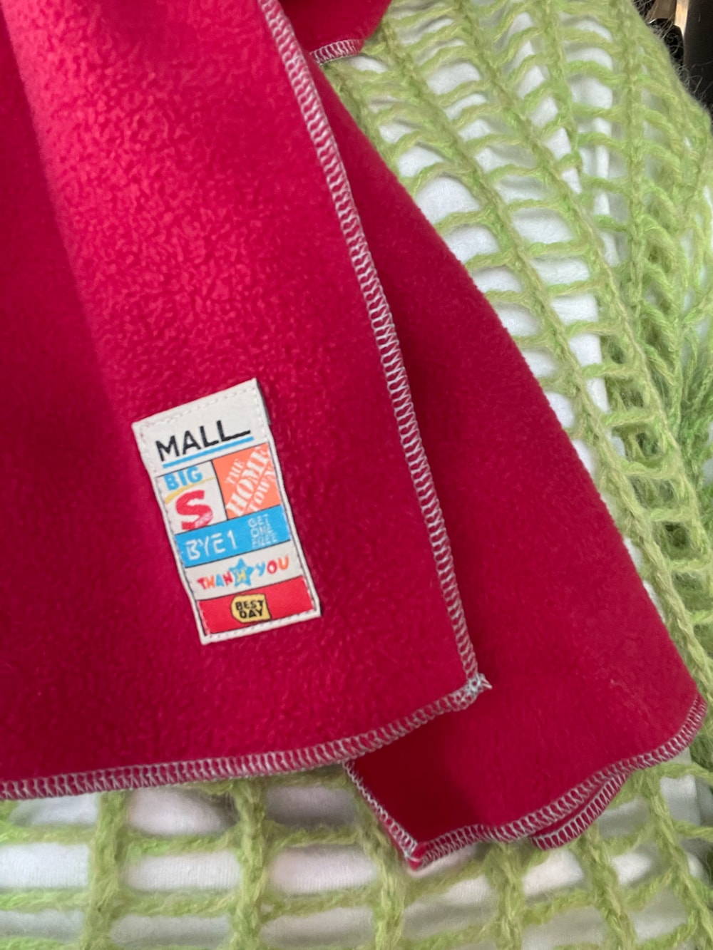 「カジュアルコーデ、お洒落さんとつながりたい、Ray BEAMS、journal standard、UNIQLO、Maison Margiela、ジャーマントレーナー、BAGGU、マフラー、ニット」｜「Ray BEAMSのRay BEAMS / メッシュ ルーズ フィット クルーネック ニット（ニット/セーター、グリーン系）」を使った、mifuさん（レディース・156cm）の冬コーディネートの2枚目の写真