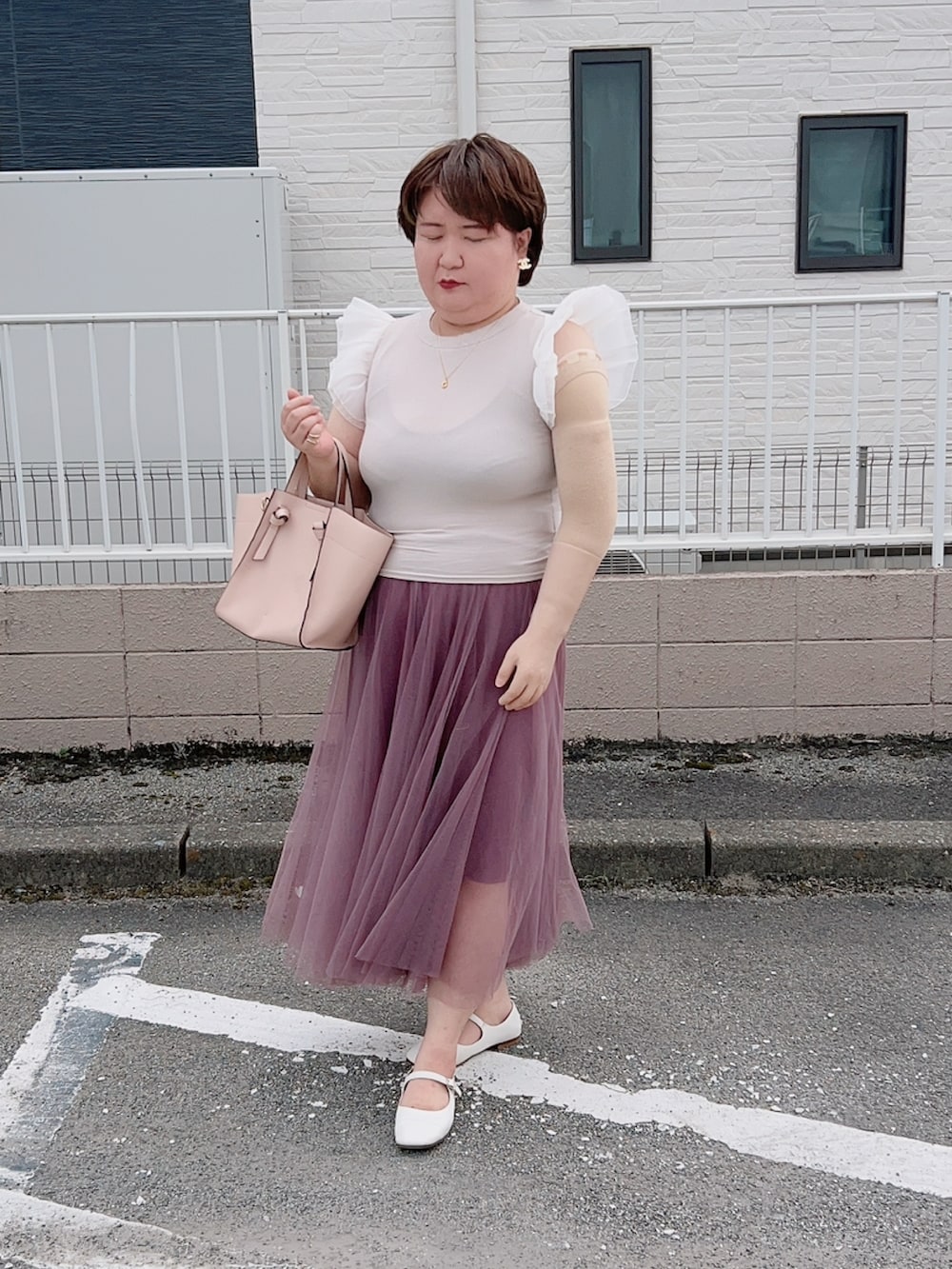 「クラシカル、フェミニン、ハンカチーフスリーブ、リブ、チュール、チュールスカート、ネックレス、ハンドバッグ、シャネル、カンフーシューズ」｜「ROYAL PARTYのシアーフリルスリーブトップス（Tシャツ/カットソー、ベージュ系）」を使った、麗園ファンタジー〇*ﾟさん（レディース・162cm）の秋コーディネートの3枚目の写真
