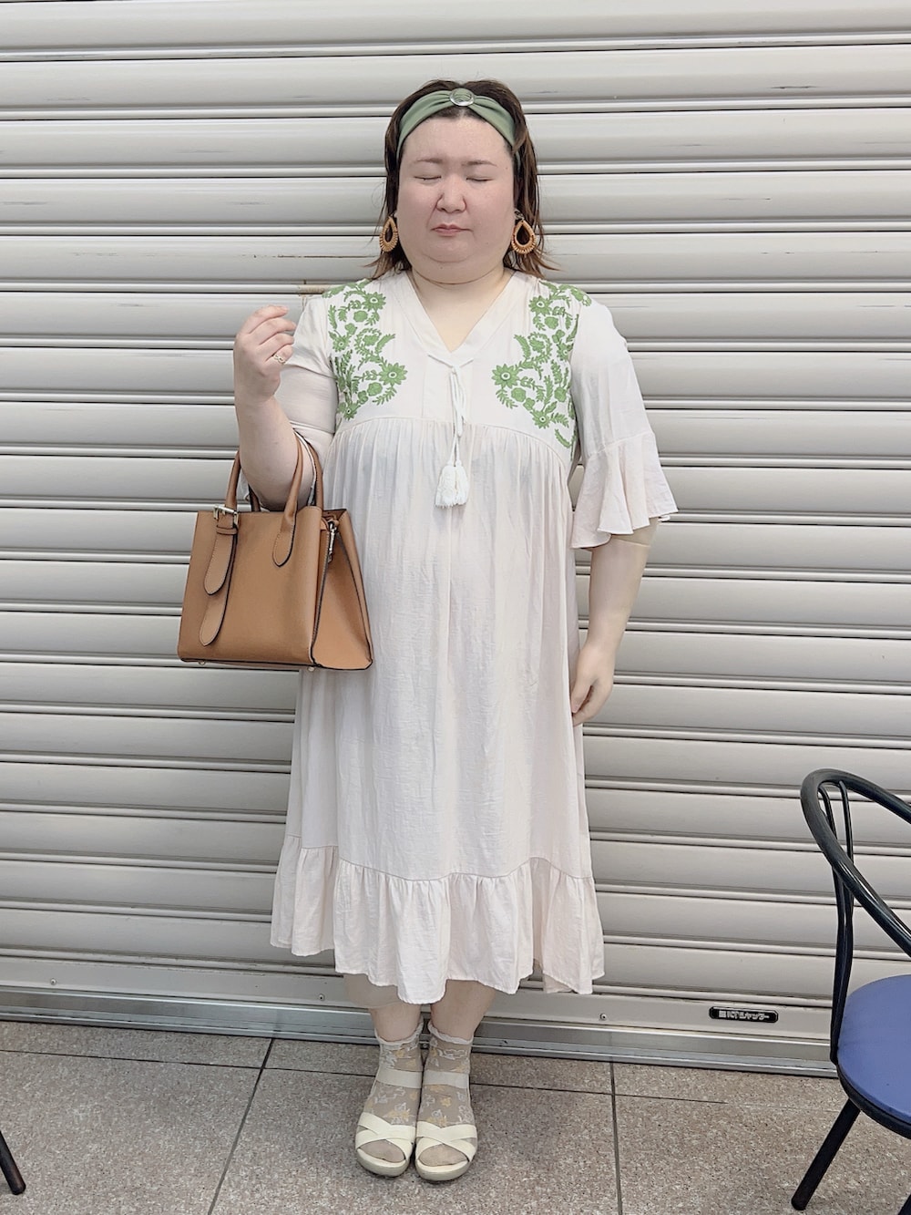 「ボヘミアン、エスニック、Aラインワンピース、刺繍ワンピース、ワンピース、ヘアバンド、ハンドバッグ、タッセルイヤリング、クロスサンダル」｜「Edit Sheenのワンサイドベルトハンドルハンドバッグ（ハンドバッグ、イエロー系）」を使った、麗園ファンタジー〇*ﾟさん（骨格ストレート・レディース・162cm）の夏コーディネートの3枚目の写真