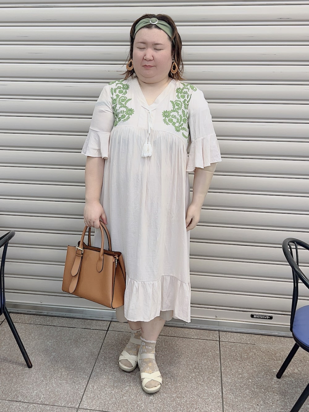 「ボヘミアン、エスニック、Aラインワンピース、刺繍ワンピース、ワンピース、ヘアバンド、ハンドバッグ、タッセルイヤリング、クロスサンダル」｜「Edit Sheenのワンサイドベルトハンドルハンドバッグ（ハンドバッグ、イエロー系）」を使った、麗園ファンタジー〇*ﾟさん（骨格ストレート・レディース・162cm）の夏コーディネートの2枚目の写真