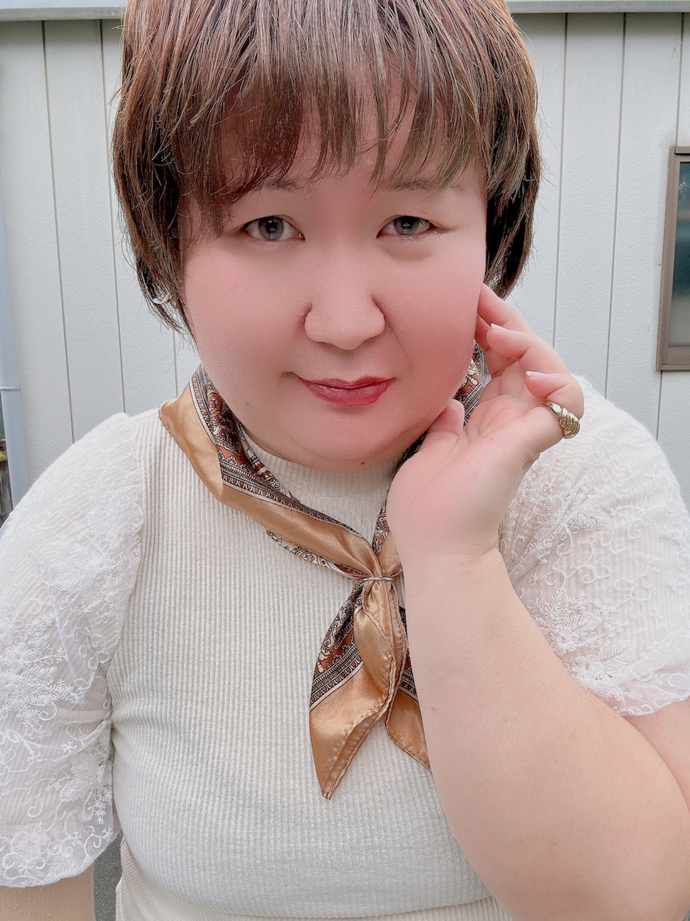 「クラシカル、上品、秋色、コックリカラー、バルーンスリーブ、リブ、総柄、マキシ丈スカート、スカート、スカーフ、ハンドバッグ、ローファー」｜「fifthのバイカラーフラワーフレアスカート（スカート、ベージュ系）」を使った、麗園ファンタジー〇*ﾟさん（レディース・162cm）の秋コーディネートの5枚目の写真