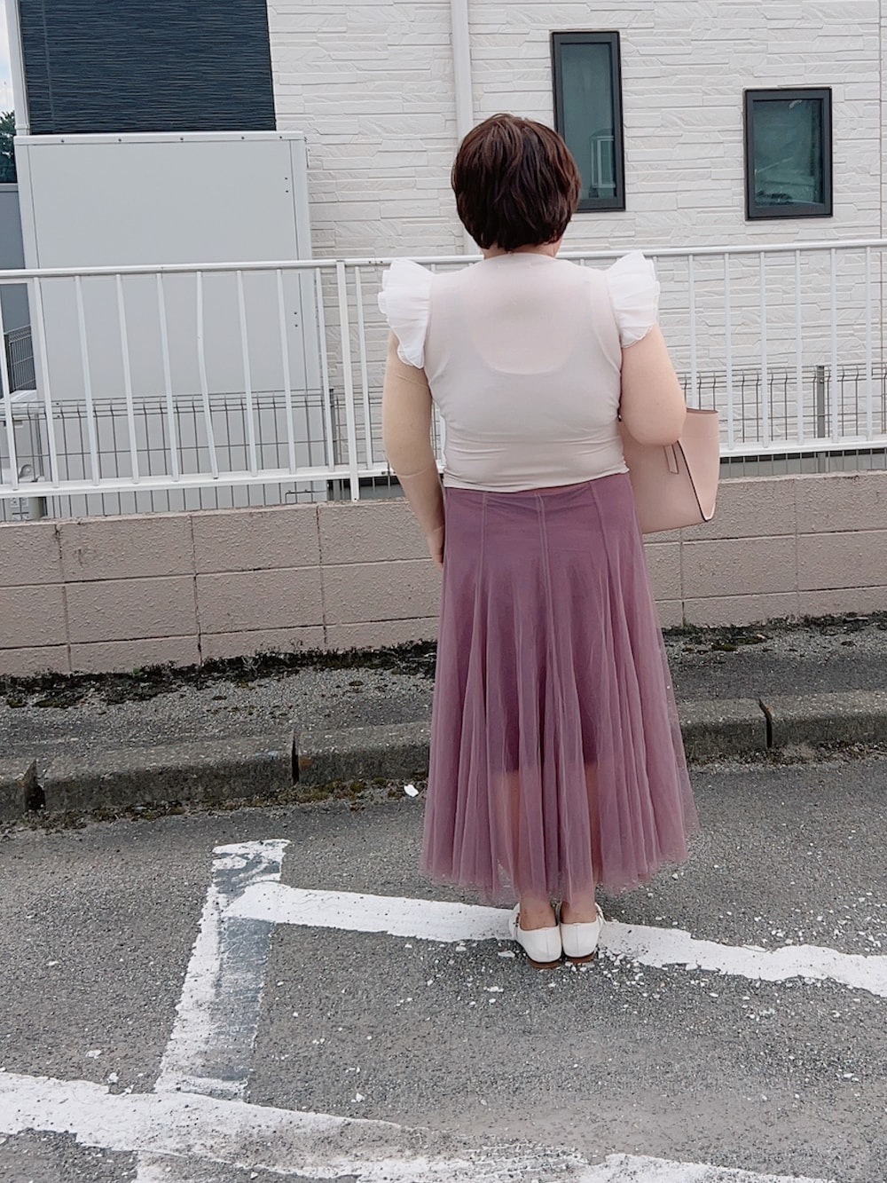 「クラシカル、フェミニン、ハンカチーフスリーブ、リブ、チュール、チュールスカート、ネックレス、ハンドバッグ、シャネル、カンフーシューズ」｜「ROYAL PARTYのシアーフリルスリーブトップス（Tシャツ/カットソー、ベージュ系）」を使った、麗園ファンタジー〇*ﾟさん（レディース・162cm）の秋コーディネートの4枚目の写真