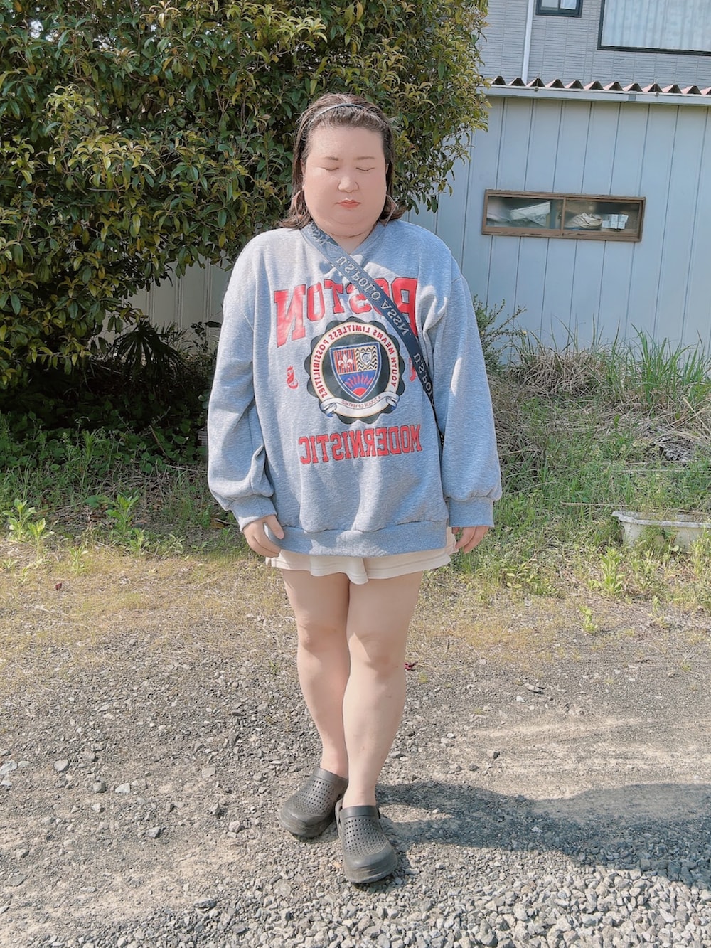 「ギャル、カジュアル、ビッグシルエット、オーバーサイズ、ショートパンツ、ショルダーバッグ、カチューシャ、ピアス」｜「U.S. POLO ASSN.の【U.S. POLO ASSN.】キャンバススクエアショルダーバッグ USPA-2555（ショルダーバッグ、ブルー系）」を使った、麗園ファンタジー〇*ﾟさん（骨格ストレート・レディース・162cm）の春コーディネートの2枚目の写真