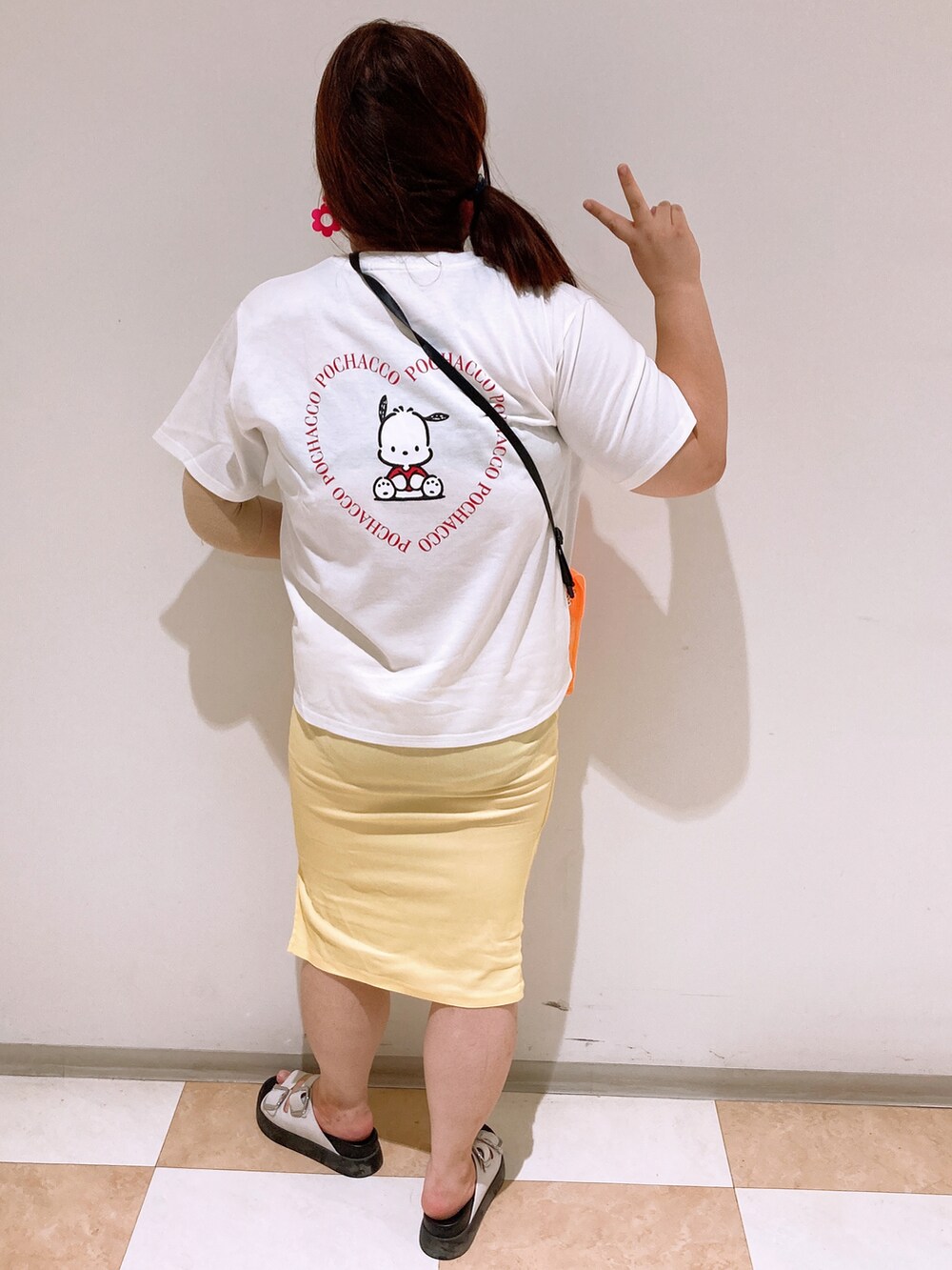 「りおん系、大人カジュアル、ポチャッコ、ショルダーバッグ、イエロー、お花ピアス、サンダル」｜「ANAPのリングベルトデザインスカート（スカート、イエロー系）」を使った、麗園ファンタジー〇*ﾟさん（レディース・162cm）の夏コーディネートの4枚目の写真