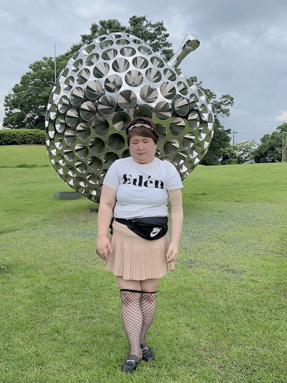 「エデンの園、Eden、りんご、ロゴT、ミニスカート、編みソックス、ウエストポーチ、カチューシャ、誕生日、3701」｜「RANANのフロッキープリントロゴＴシャツ（Tシャツ/カットソー、ホワイト系）」を使った、麗園ファンタジー〇*ﾟさん（レディース・162cm）の夏コーディネートの2枚目の写真