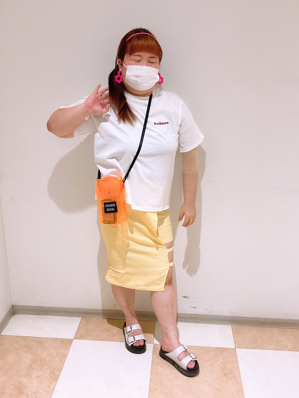 「りおん系、大人カジュアル、ポチャッコ、ショルダーバッグ、イエロー、お花ピアス、サンダル」｜「ANAPのリングベルトデザインスカート（スカート、イエロー系）」を使った、麗園ファンタジー〇*ﾟさん（レディース・162cm）の夏コーディネートの3枚目の写真