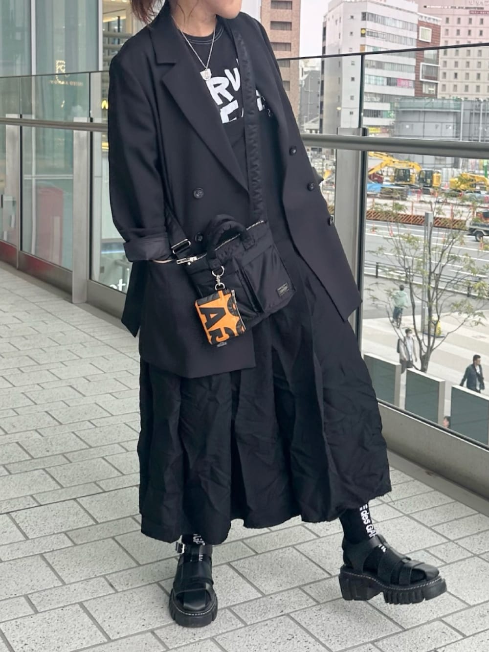 BLACK COMME des GARCONSのジャンパースカートを使った人気