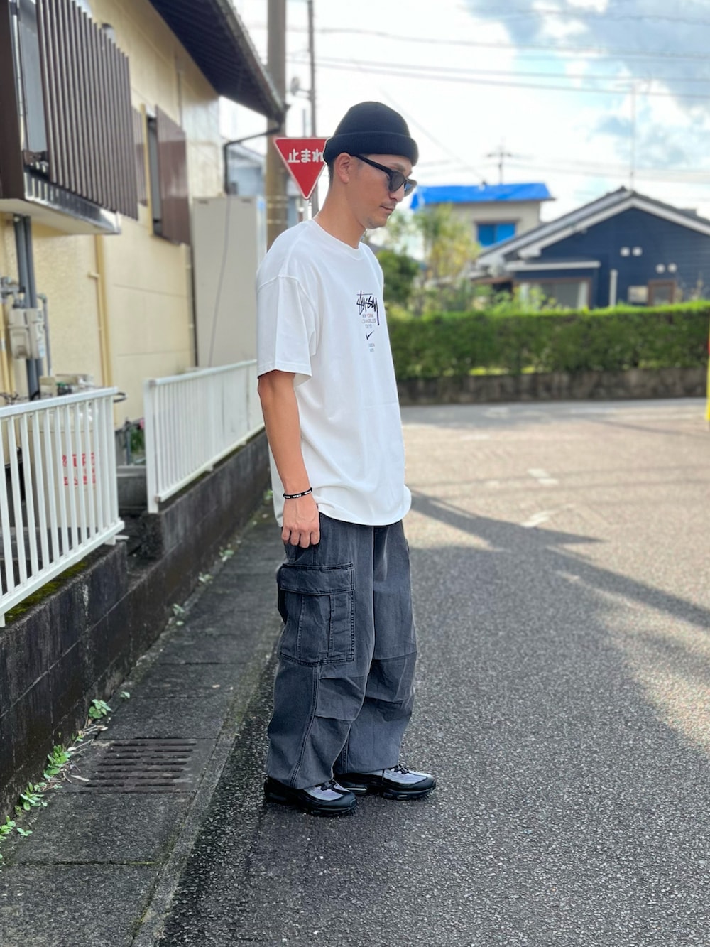 「スポーツミックス、お洒落さんとつながりたい、お出かけコーデ、今日のコーデ、NIKE、デニム、着回しコーデ、ストリート、スニーカー、ビッグシルエット」｜「SPINNSのカラーニットキャップ（ニットキャップ/ビーニー、ブラック系）」を使った、Hiromu®︎さん（メンズ・174cm）の秋コーディネートの3枚目の写真