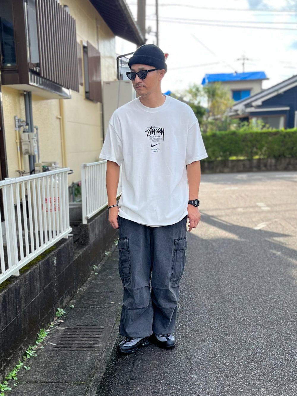 「スポーツミックス、お洒落さんとつながりたい、お出かけコーデ、今日のコーデ、NIKE、デニム、着回しコーデ、ストリート、スニーカー、ビッグシルエット」｜「SPINNSのカラーニットキャップ（ニットキャップ/ビーニー、ブラック系）」を使った、Hiromu®︎さん（メンズ・174cm）の秋コーディネートの2枚目の写真
