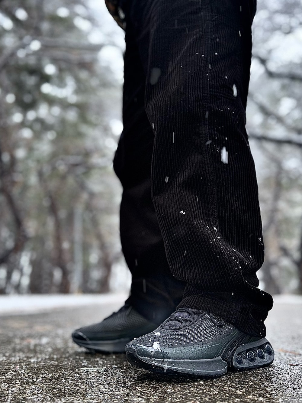 「ダウンジャケット、休日スタイル、お洒落さんとつながりたい、アウター、冬、コーデュロイパンツ、supreme、Supreme x The North Face、NIKE」｜「Supreme のアイテム（ダウンジャケット/コート、その他）」を使った、虎@たろうさん（メンズ・161cm）の冬コーディネートの3枚目の写真