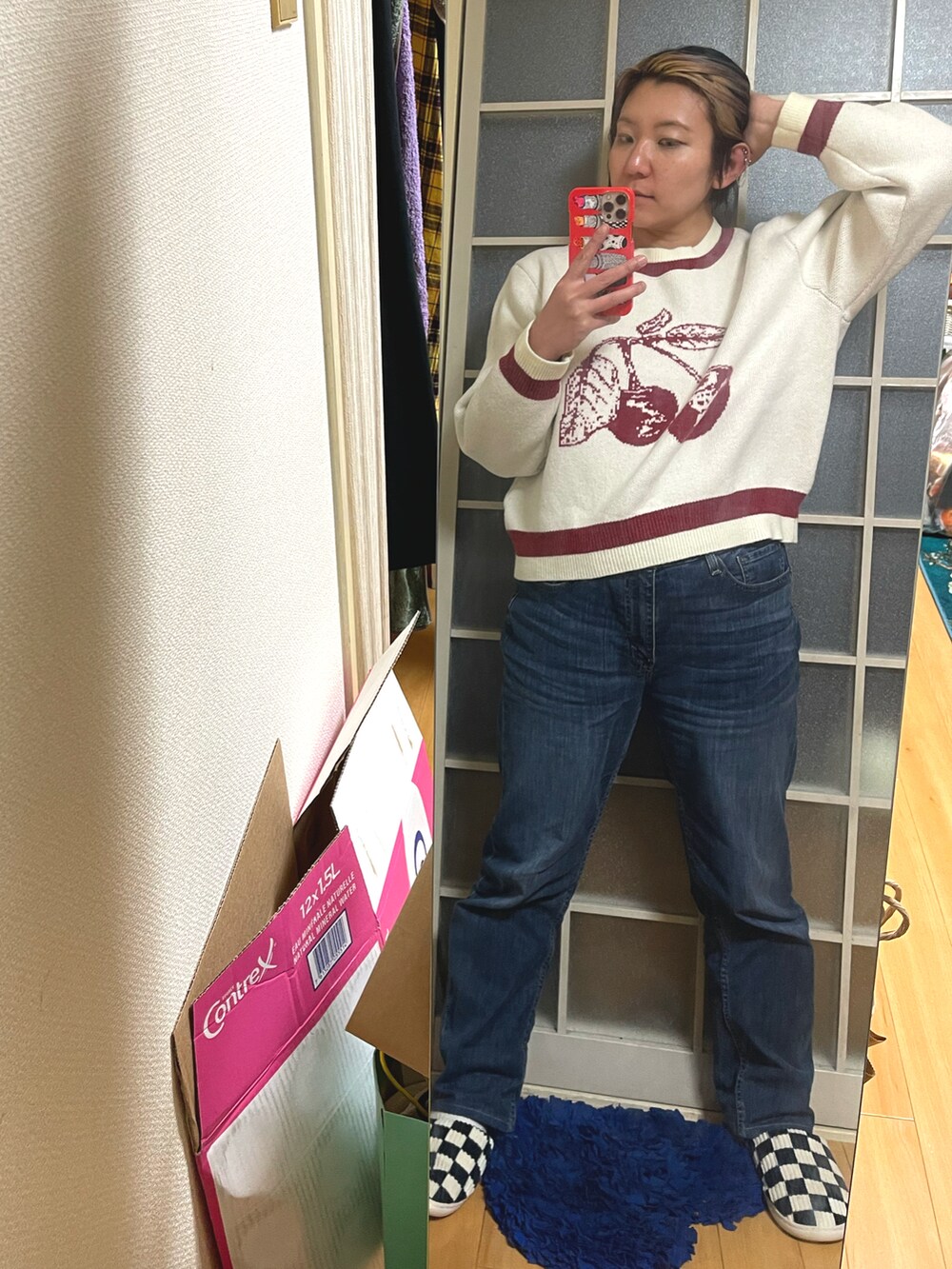 「WEAR文芸部」｜「ネット通販のアイテム（ニット/セーター、ホワイト系）」を使った、みひろさん（レディース・159cm）の冬コーディネートの2枚目の写真