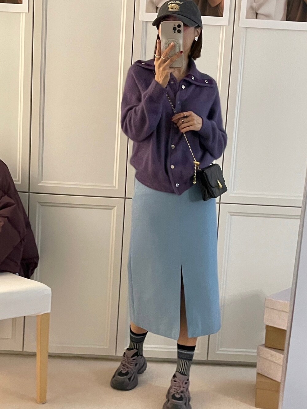 その他のトップスを着用したレディースの冬コーディネートの2枚目の写真