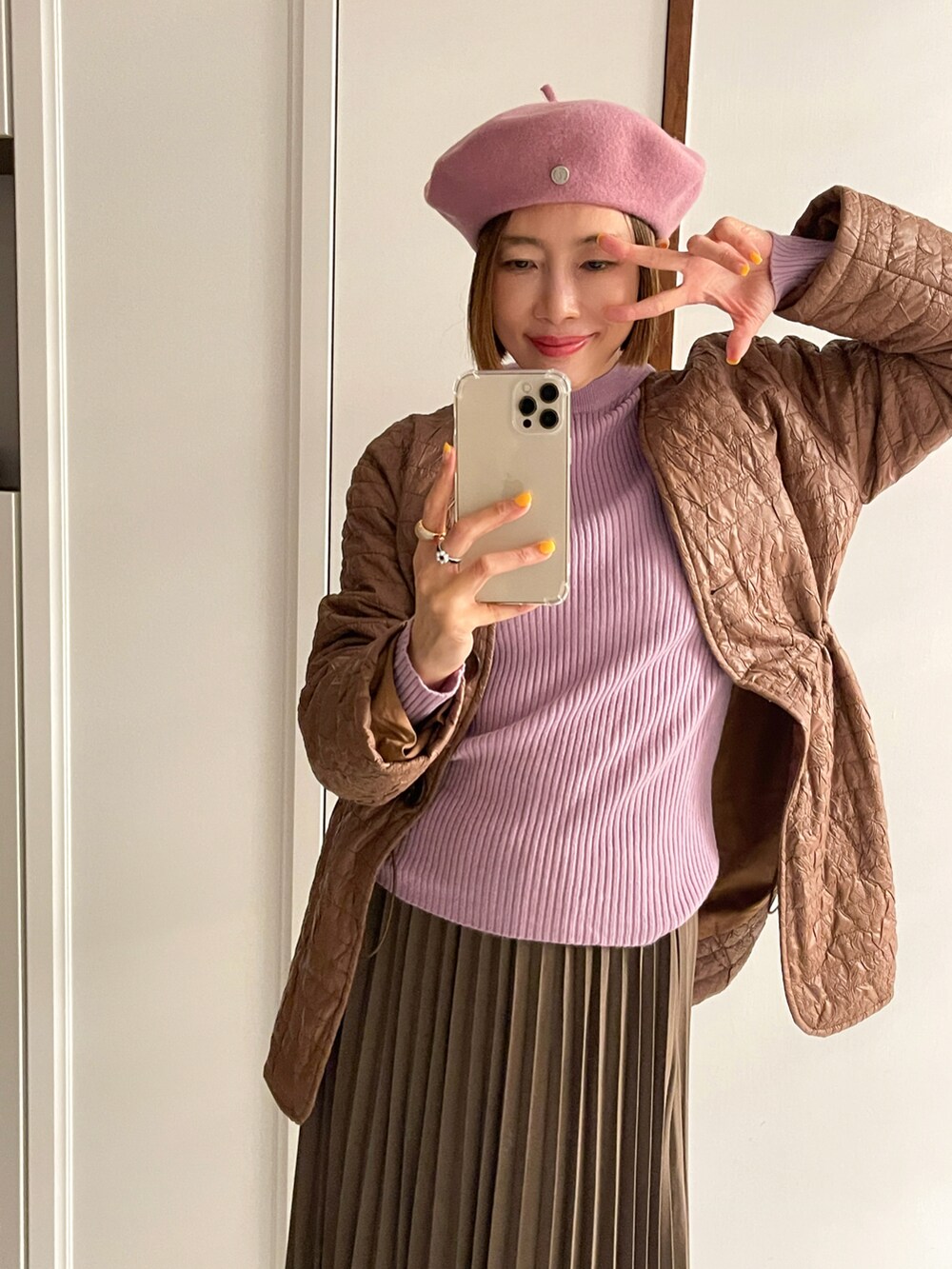 その他のトップスを着用したレディースの冬コーディネートの5枚目の写真