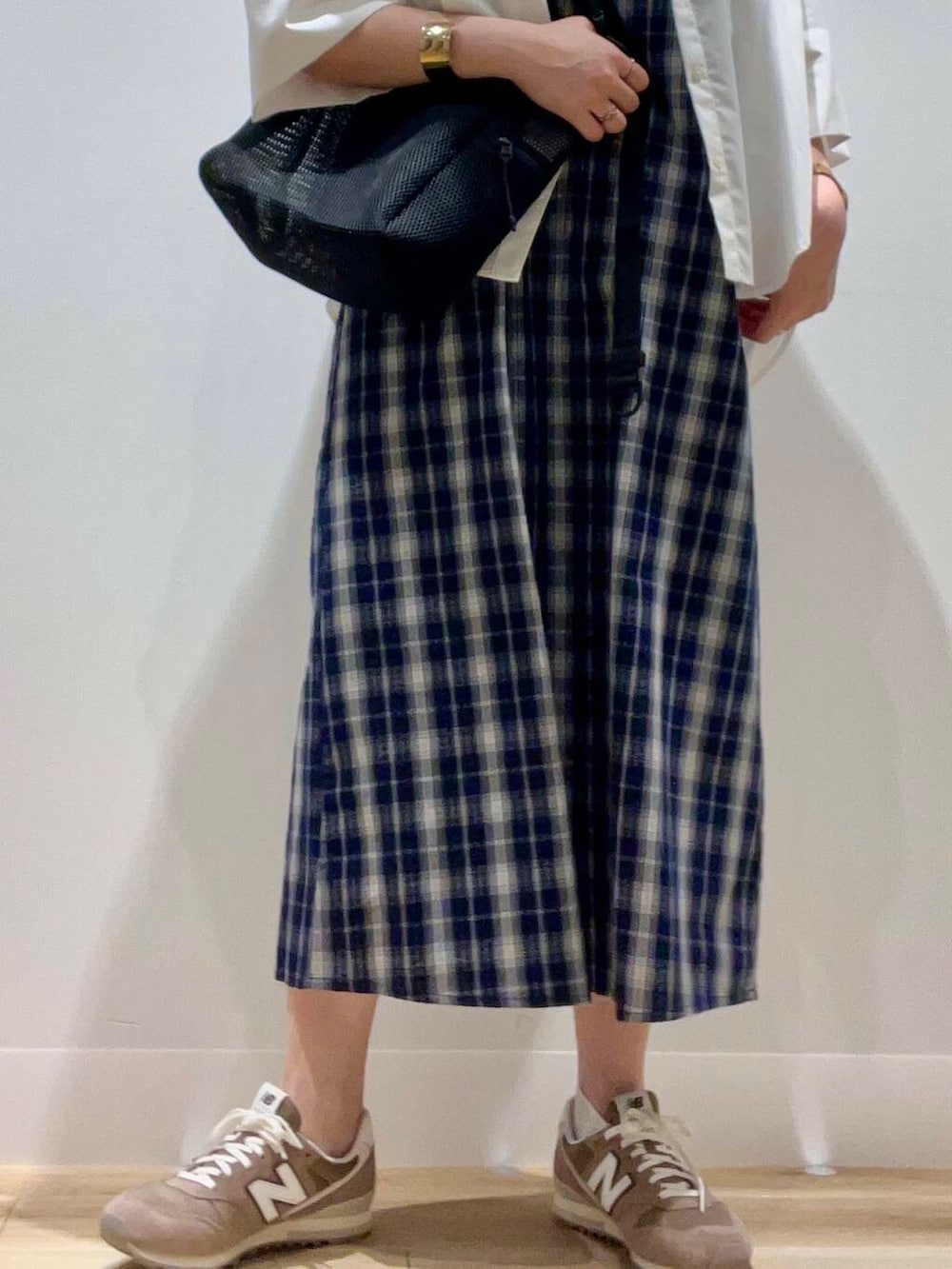 「大人カジュアル、urbanresearchdoors、ママコーデ、URBANRESEARCH、newarrival、doors、30代、お出掛けコーデ、ur、旬、高身長、旅行コーデ、パルコヤ上野、164センチ、30代コーディネート」|「BAICYCLON by BagjackのBAICYCLON by bagjack MESH SHOULDER BAG S(ショルダーバッグ、ブラック系)」を使った、asamiさん(レディース・164cm)の夏コーディネートの5枚目の写真