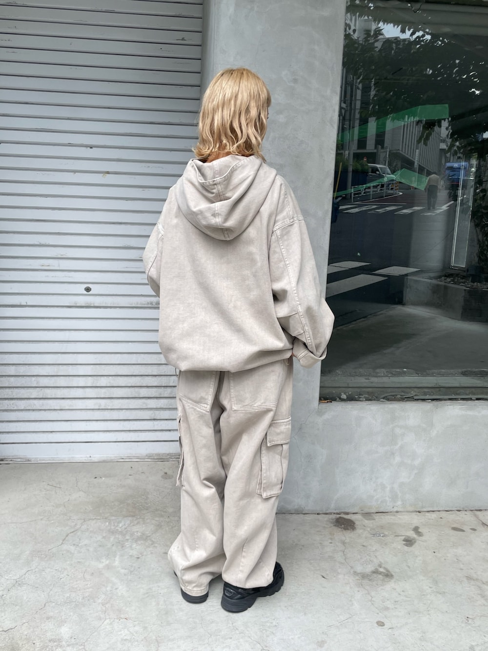 「アノラックパーカー、アノラック、メンズライク、メンズライクコーデ、メンズライク女子、カーゴパンツ、カーゴデニム、ciaopanic、ベージュ、ベージュコーデ、セットアップ、セットアップスタイル、秋服まるっと大公開、秋コーデ、デニム」｜「CONES BOSSの【CONES BOSS×CIAOPANIC】デニムアノラックパーカー（マウンテンパーカー、ベージュ系）」を使った、こざるさん（レディース・158cm）の秋コーディネートの3枚目の写真