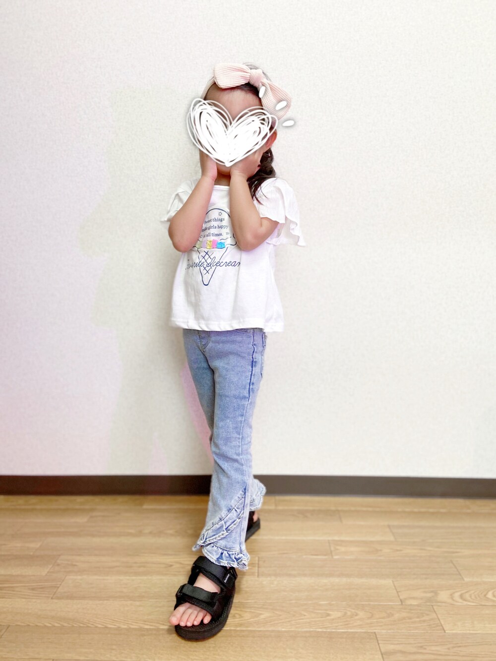 「夏コーデ、おしゃれさんと繋がりたい、プチプラ、バースデイ、manina、デニムパンツ、カジュアルコーデ、女の子コーデ、100cm、いいね、save、フォローお願いします🤑」｜「韓国ファッション #Kのアイテム（デニムパンツ、ブルー系）」を使った、🐥さん（キッズ・100cm）の春コーディネートの2枚目の写真