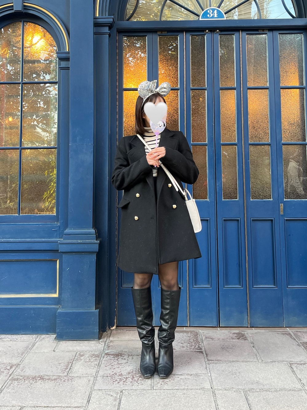 「服とコスメでなりたい自分に、クリスマスに着たい服、秋冬コーデ、クリスマス、ブーツスタイル、今日のコーデ、低身長女子、冬、ディズニーコーデ、ディズニーランド、お洒落さんとつながりたい、おしゃれさんと繋がりたい、服好きな人と繋がりたい、いいね、save、フォローお願いします🤑」｜「ZARAのアイテム（ジャケット/アウター、ブラック系）」を使った、rinkaさん（レディース・153cm）の冬コーディネートの2枚目の写真
