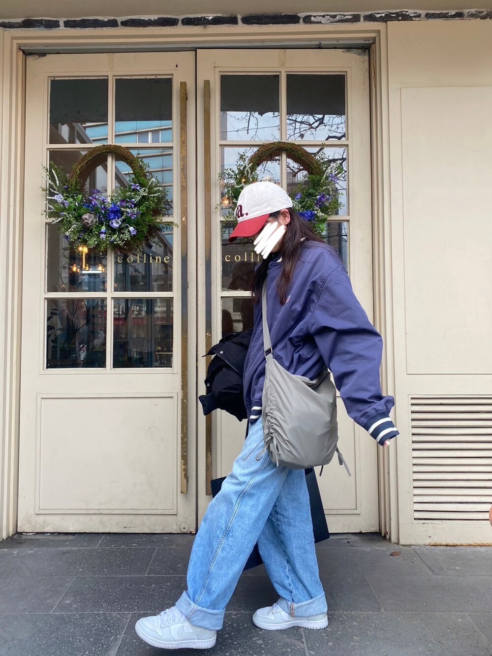 「Polo Ralph Lauren、ジーンズ、UNIQLO、キャップ、スニーカー、NIKE、SM2、Samansa Mos2、ショルダーバッグ、旅行、シンプルスタイル、韓国ファッション、春ファッション、パンツコーデ、春のおしゃ見えテクニック」｜「UNIQLOのアイテム（デニムパンツ、ブルー系）」を使った、NAO☺︎さん（レディース・159cm）の春コーディネートの2枚目の写真