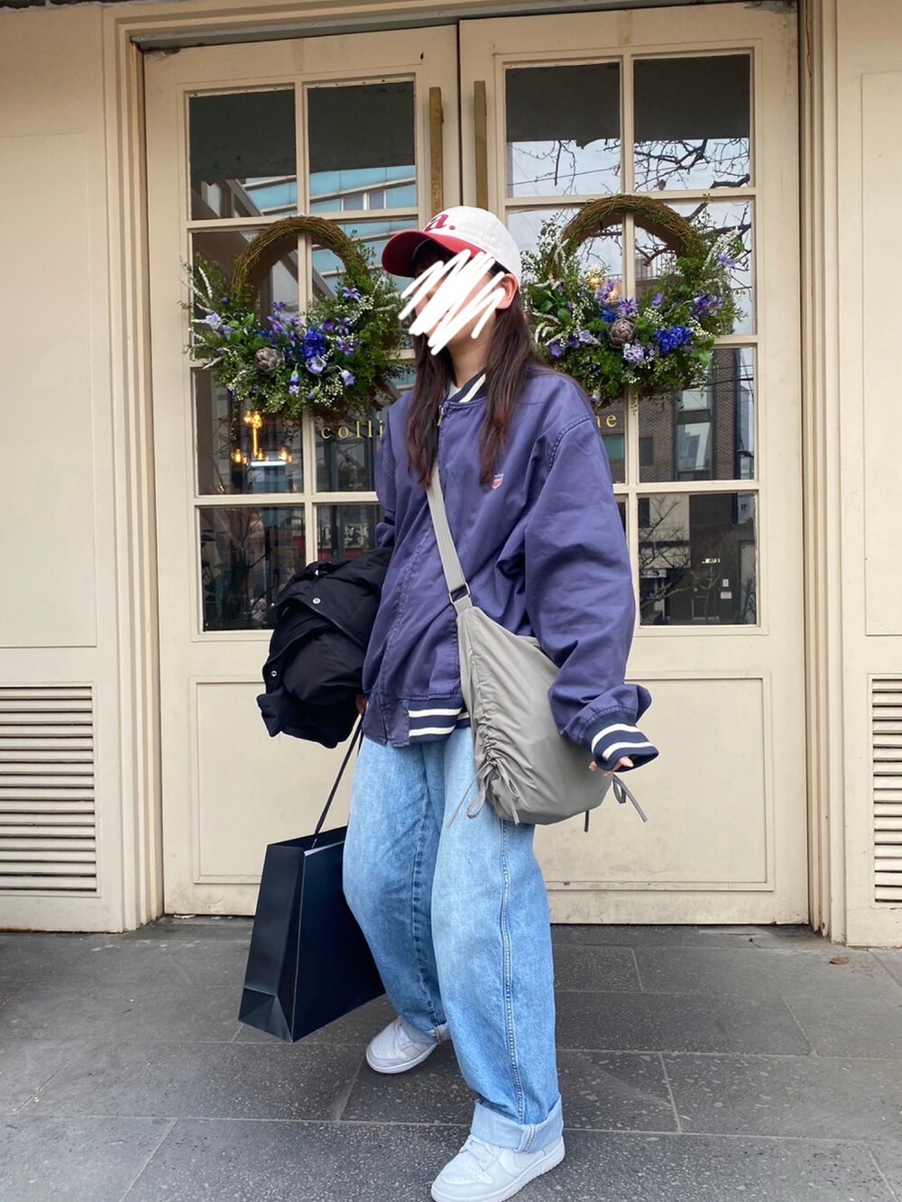 「Polo Ralph Lauren、ジーンズ、UNIQLO、キャップ、スニーカー、NIKE、SM2、Samansa Mos2、ショルダーバッグ、旅行、シンプルスタイル、韓国ファッション、春ファッション、パンツコーデ、春のおしゃ見えテクニック」｜「UNIQLOのアイテム（デニムパンツ、ブルー系）」を使った、NAO☺︎さん（レディース・159cm）の春コーディネートの3枚目の写真