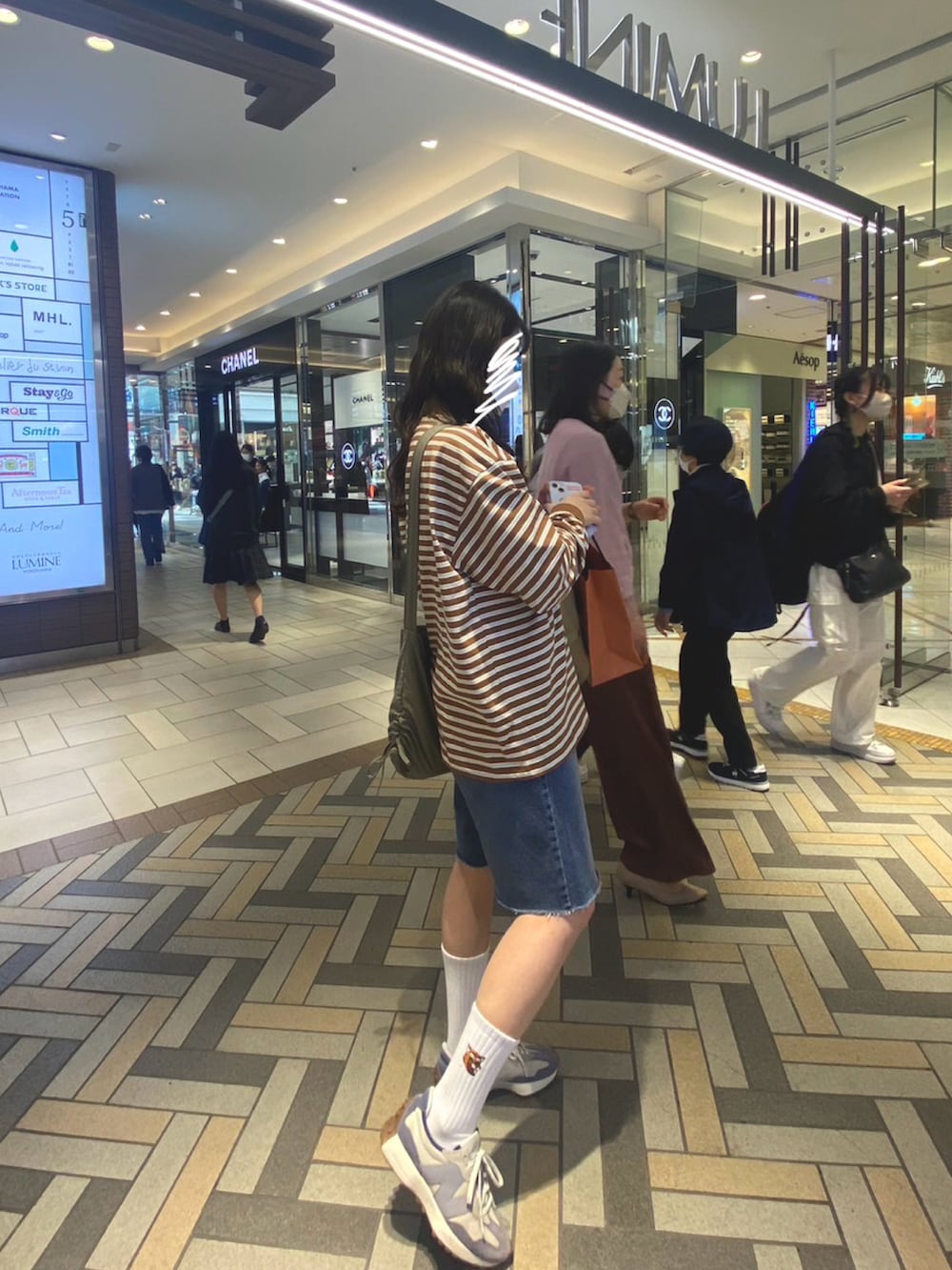「ハーフパンツ、デニムパンツ、デニム、Onitsuka Tiger、New Balance、Samansa Mos2、Dickies、ロンT、初夏コーデ、ボーイッシュ、スニーカーコーデ、休日スタイル、ボーダートップス、靴下×スニーカー」｜「Samansa Mos2のアイテム（ショルダーバッグ、グリーン系）」を使った、NAO☺︎さん（レディース・159cm）の夏コーディネートの2枚目の写真