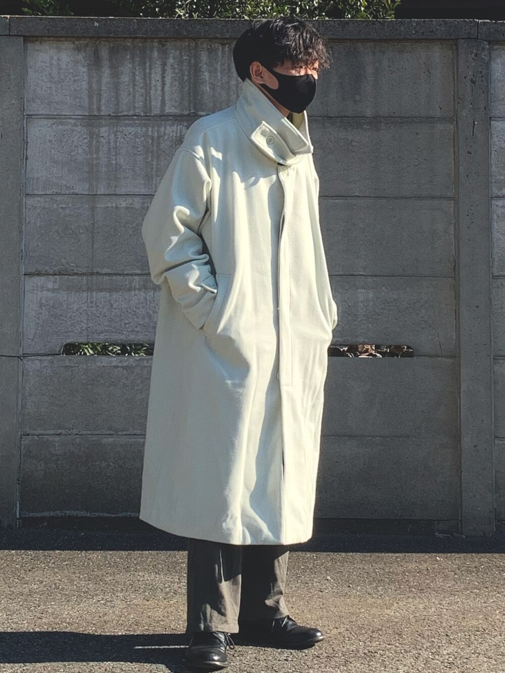 「クリスマスに着たい服、#ホワイト、#ステンカラーコート、＃おしゃれさんと繋がりたい、#ootd」｜「AIVERのCASPER JOHN AIVER　W70メルトンカバードステンカラーコート（ステンカラーコート、ベージュ系）」を使った、Kaiseiさん（メンズ・164cm）の冬コーディネートの2枚目の写真