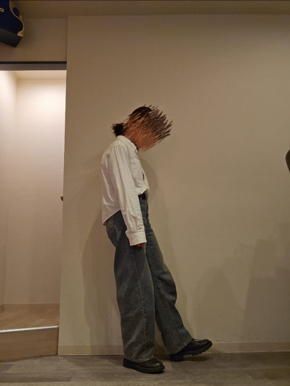 「GU、GUコーデ、オックスフォードシャツ、バレルレッグジーンズ、ソフトリブタートルネックT、ラベンダー、紫、白、デニム」｜「GUのアイテム（シャツ/ブラウス、ホワイト系）」を使った、R!◎N.さん（レディース・156cm）の春コーディネートの2枚目の写真