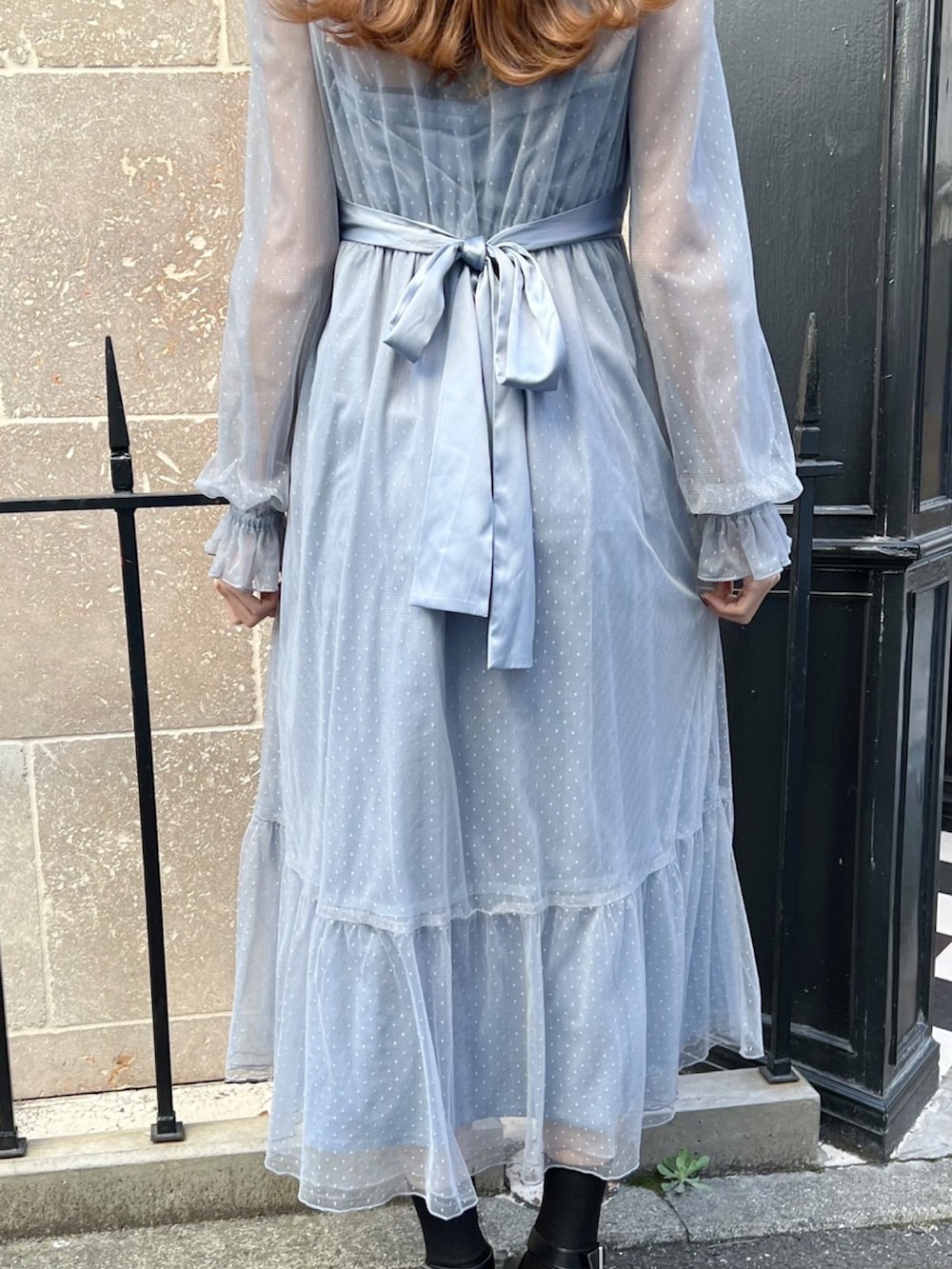 「チュール、ドット柄、春夏コーデ、大人ガーリー、カラーコーデ、大人かわいい、パステル映える春、春服みてみて」｜「EATMEのVカットクロスパンプス（パンプス、ブラック系）」を使った、eatme-staffさん（レディース・164cm）の春コーディネートの3枚目の写真