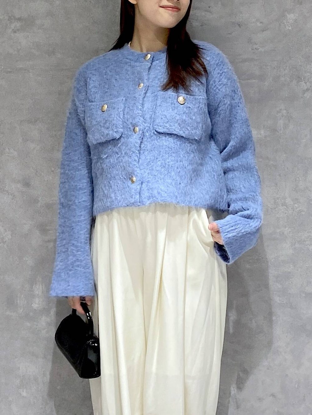 「apart by lowrys、ワントーン、着痩せ・細見え、ナチュラル、休日コーデ、楽ちんコーデ、秋コーデ、SNAP_apart by lowrys、お仕事コーデ_apart by lowrys、きれいめ」｜「A part byのスラックスコクーンボリュームパンツ（スラックス、ホワイト系）」を使った、arisa.さん（レディース・161cm）の秋コーディネートの7枚目の写真