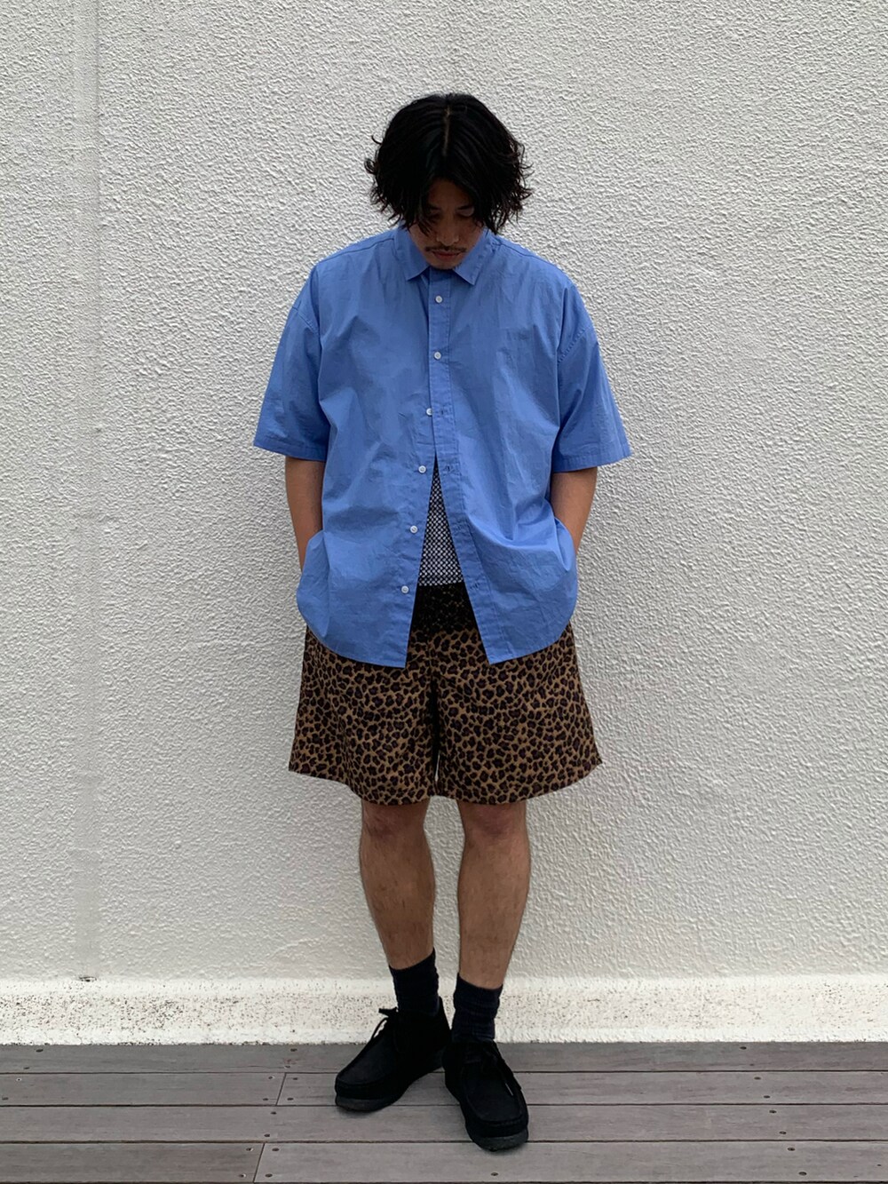 「休日スタイル、シンプルコーデ、ストリート、ビッグシルエット、レイヤードスタイル、ハーフパンツ、厚底シューズ、シャツスタイル、メッシュニット、レオパード、ショーツ、革靴、大人カジュアル、初夏コーデ、夏コーデ」｜「CIAOPANIC TYPYの【新色追加！】ブロードビッグ半袖シャツ（シャツ/ブラウス、ブルー系）」を使った、皆川喬さん（メンズ・168cm）の夏コーディネートの2枚目の写真