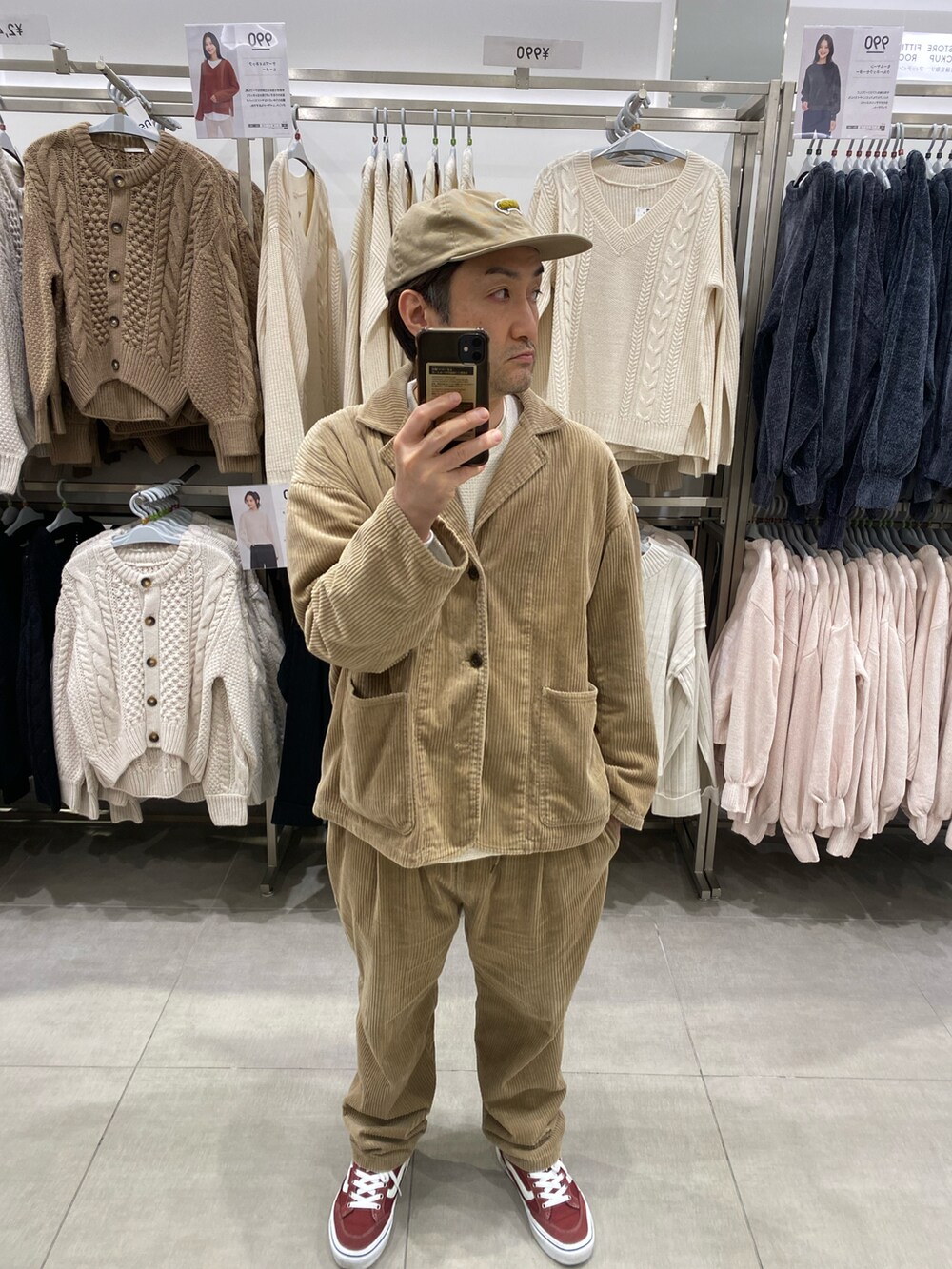 「スニーカー、セットアップ、コーデュロイ、キャップ、笑顔の連鎖反応、おしゃれさんと繋がりたい、おやじコーデ、笑顔拡散、ひとりセットアップ祭、STOP 誹謗中傷、WEARは皆の拠り所、笑顔の輪を繋ごう、繋ごう素敵な心の声を、名前を呼ぶよ🐸」｜「Portのアイテム（キャップ、ベージュ系）」を使った、hiroさん（メンズ・165cm）の秋コーディネートの2枚目の写真
