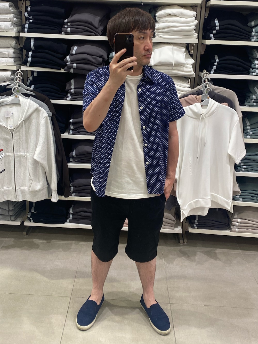 「おしゃれさんと繋がりたい、おやじコーデ、ハット、バケットハット、半袖シャツ、半ズボン、ハーフパンツ、スリッポン」｜「temptationのアイテム（シャツ/ブラウス、ブルー系）」を使った、hiroさん（メンズ・165cm）の夏コーディネートの4枚目の写真