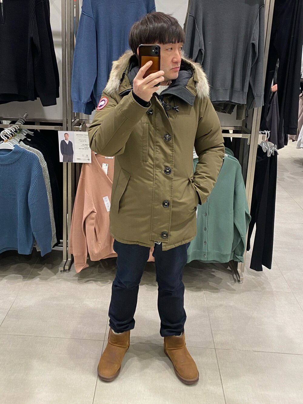 ブラウン系のブーツを着用したメンズの冬コーディネートの3枚目の写真