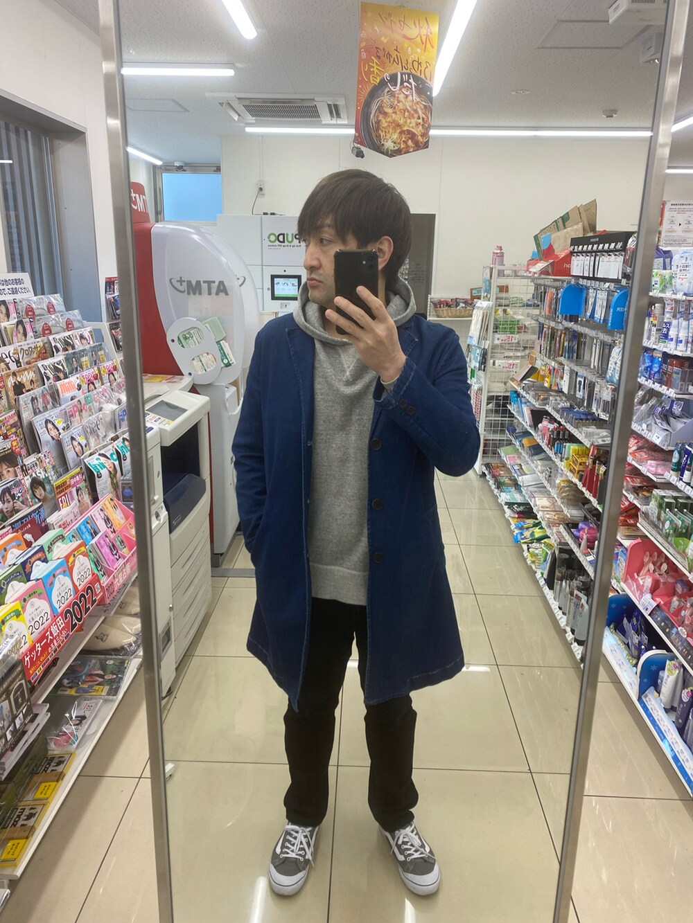 「スニーカー、チェスターコート、キャップ、パーカー、デニムコート、デニムオンデニム、おしゃれさんと繋がりたい、おやじコーデ、笑顔拡散、ひとりコート祭、WEARは皆の拠り所、笑顔の輪を繋ごう、繋ごう素敵な心の声を」｜「ELEMENTのアイテム（キャップ、グレー系）」を使った、hiroさん（メンズ・165cm）の秋コーディネートの3枚目の写真