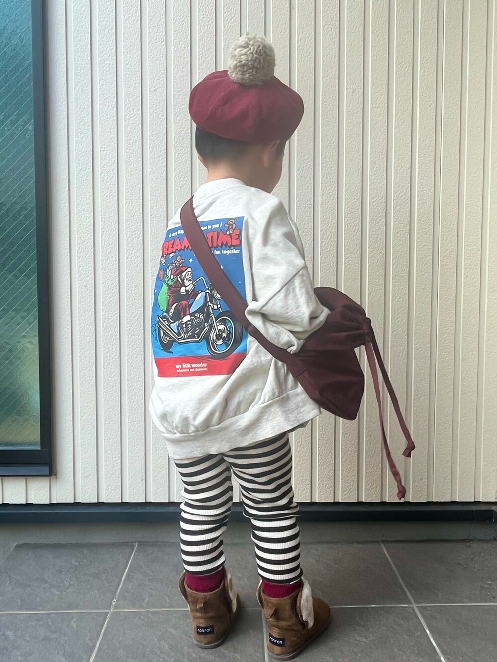 「お出かけコーデ、クリスマス、クリスマスに着たい服、サンタクロース、mylittlewonder、ベレー帽、赤、マイベストコーデ2023」｜「Birthdayのアイテム（スウェット、ホワイト系）」を使った、mai✺maiさん（キッズ・100cm）の冬コーディネートの2枚目の写真
