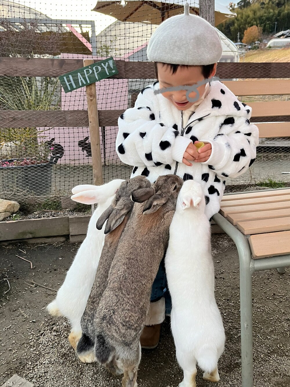 「冬アウター、ダルメシアン柄、しまむら様、ベレー帽、デニム、やっぱりデニムが好き、どうぶつ、新星WEARISTAにエントリー、おしゃ見えテクニック」|「LOWRYS FARMのベレー帽 866498(ハンチング/ベレー帽、グレー系)」を使った、mai✺maiさん(キッズ・100cm)の冬コーディネートの3枚目の写真