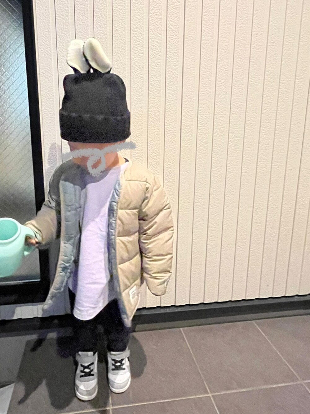 「秋服、ノーカラージャケット、ブルゾン、BEAMSmini、ビームスミニ、BEAMS、ビームス、ニット帽、うさみみ、SHEIN、スニーカー、NIKE」｜「BEAMS miniのBEAMS mini / サーモライト 中綿 ノーカラー ブルゾン (90～150㎝)（ブルゾン、ブラウン系）」を使った、mai✺maiさん（キッズ・90cm）の秋コーディネートの2枚目の写真