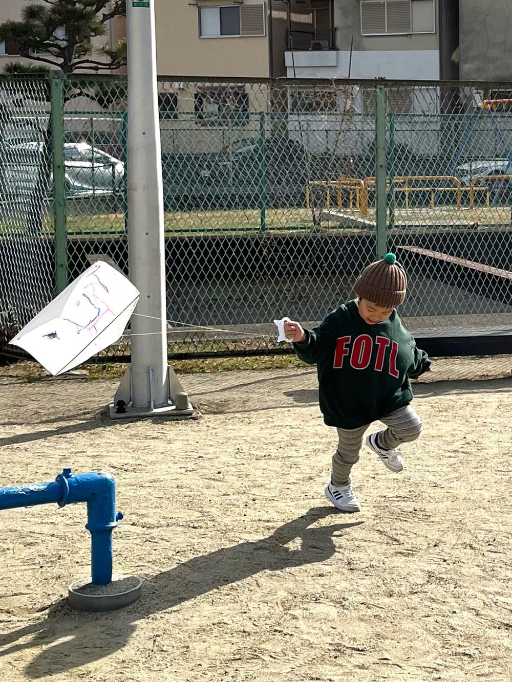 「おやこーで。、スニーカー、adidas、フォーラム、ヌプシ、デニム、やっぱりデニムが好き、フルーツオブザルーム、ハット、コーデュロイ」|「POLO RALPH LAURENのコーデュロイ バケット ハット(ハット、グリーン系)」を使った、mai✺maiさん(レディース・158cm)の冬コーディネートの3枚目の写真
