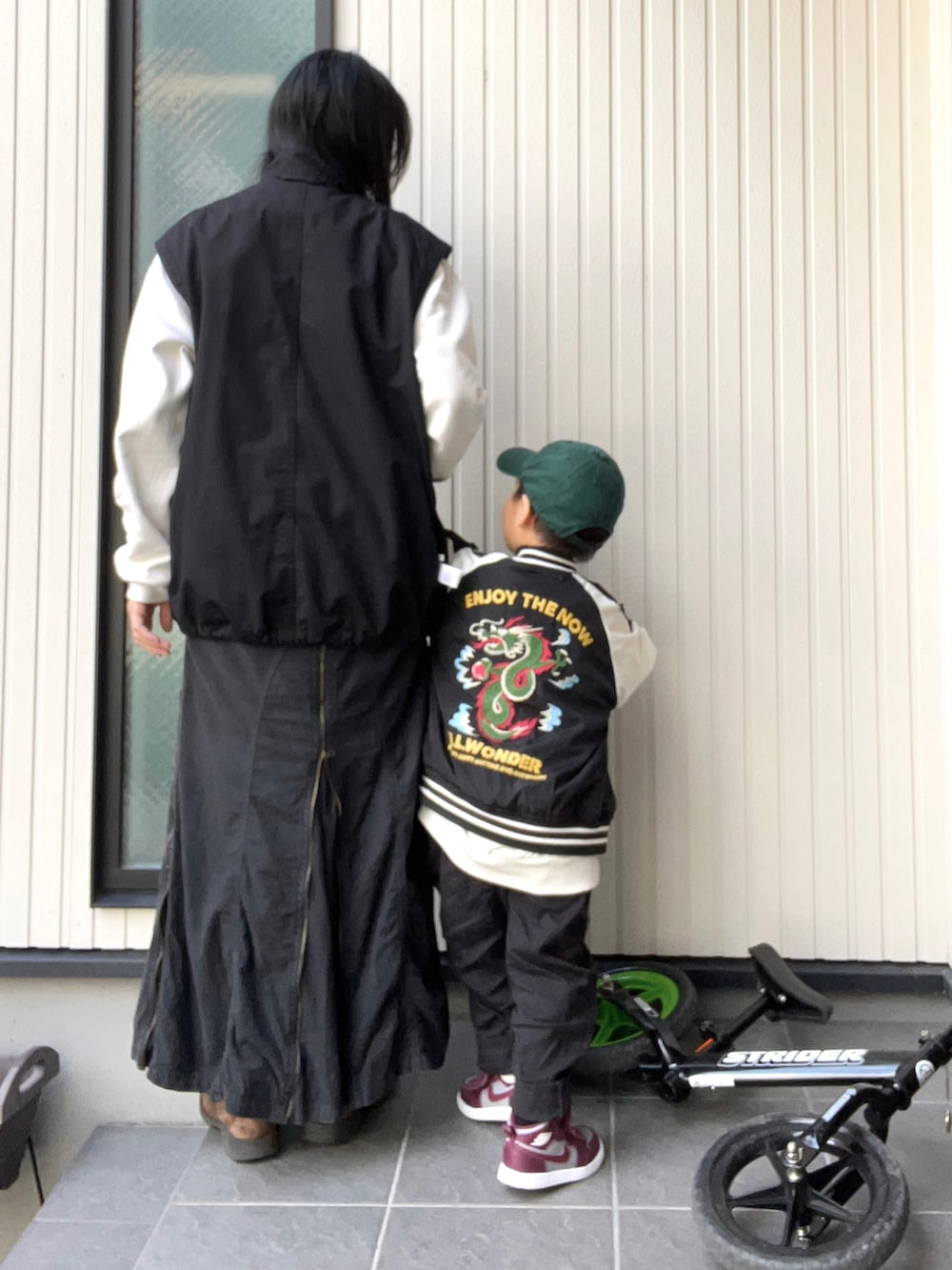 「ファッションを楽しもう、おやこーで。、ヤンキー、ベスト、モノトーン、ブーツ」｜「UNIQLOのアイテム（スウェット、ホワイト系）」を使った、mai✺maiさん（レディース・158cm）の秋コーディネートの2枚目の写真