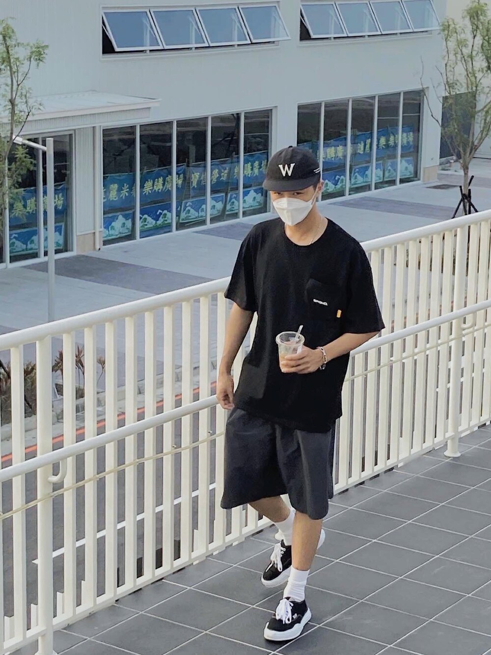 「CITYBOY、ootd、outfit、outfitoftheday、男生穿搭、summer」｜「Wodenのアイテム（キャップ、ブラック系）」を使った、Bryan  Hsiehさん（メンズ・180cm）の秋コーディネートの2枚目の写真