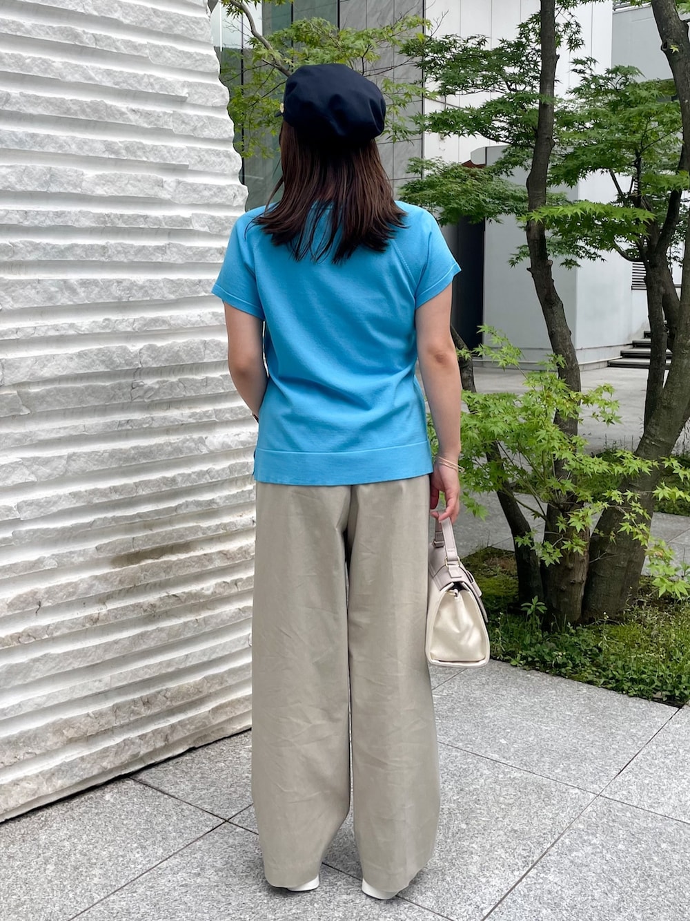 「プチプラ、シンプルコーデ、お出かけコーデ、きれいめカジュアル、キャップ、骨格ストレート、おしゃれさんと繋がりたい、低身長、パンツコーデ、ブルー、ワイドパンツ、雨の日コーデ、厚底サンダル、キャスケット、カジュアルコーデ」｜「groveのぐんぐん伸びる！麻混ハイパーストレッチマリンパンツ（その他パンツ、ベージュ系）」を使った、ちびゆきさん（レディース・152cm）の夏コーディネートの3枚目の写真