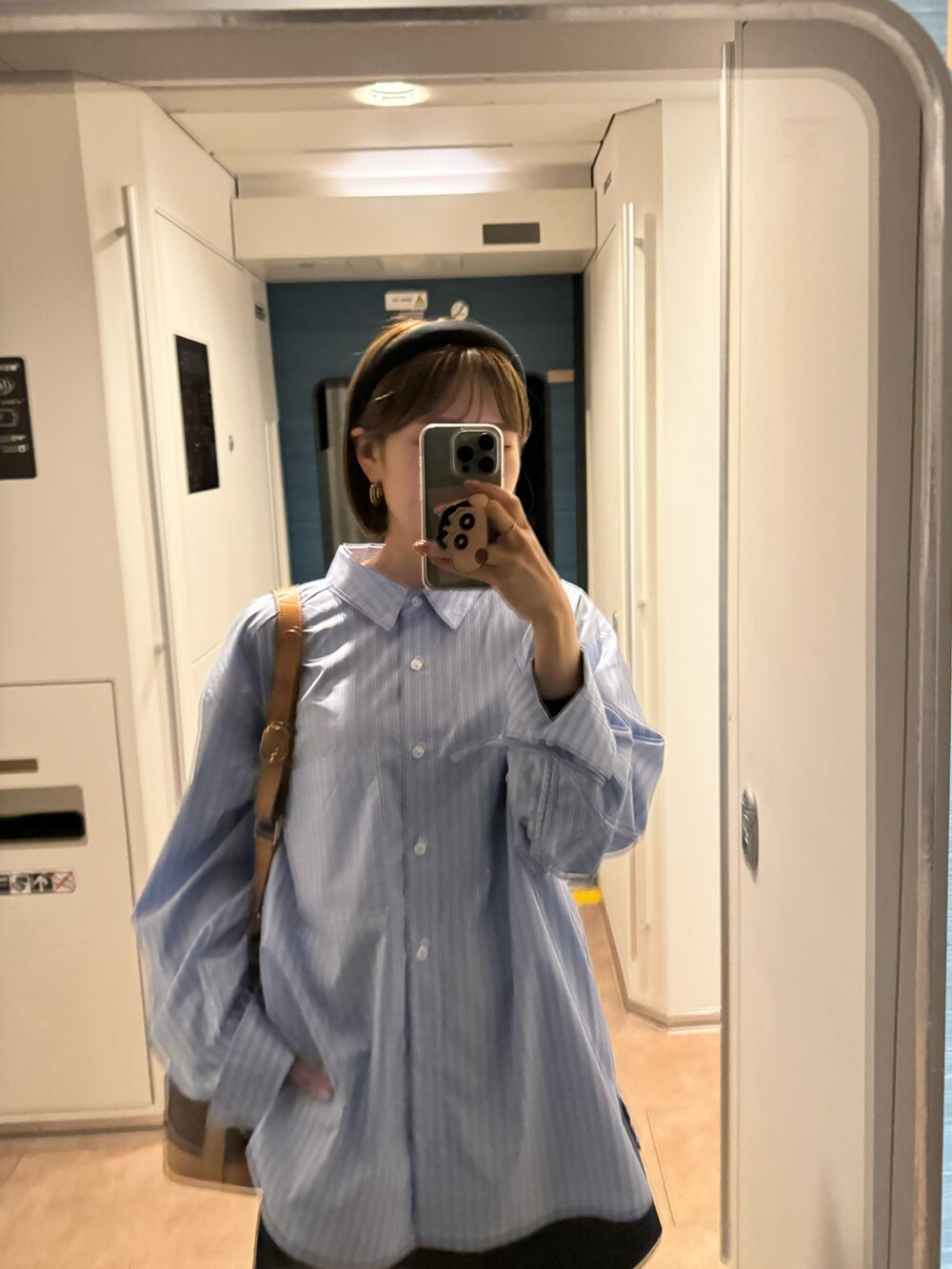 その他のシャツ/ブラウスを着用したレディースの春コーディネートの4枚目の写真