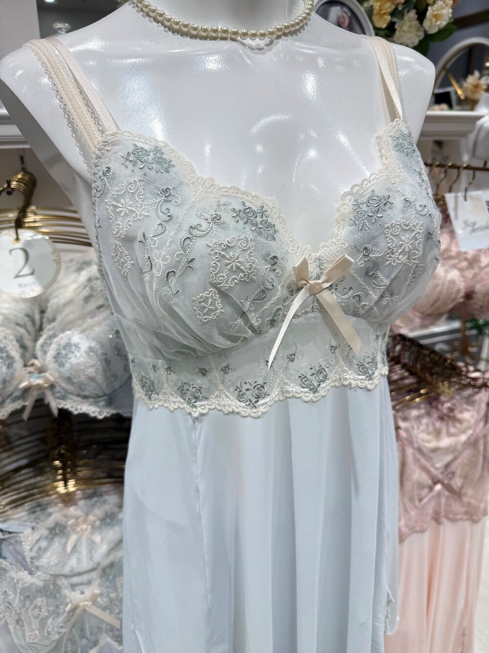 ブルー系のブラジャー、ブルー系のブラジャー、ブルー系のブラジャーを着用したレディースの夏コーディネートの8枚目の写真